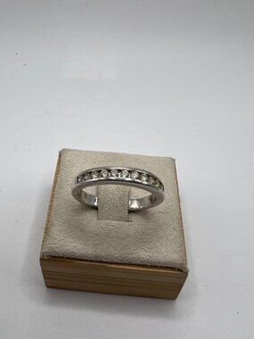 Forever White Metal Band Ring with Clear Stones Size‎ 9 Elegant Jewelry